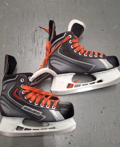 Used Senior Bauer Vapor X30 Hockey Skates Regular Width Size 6