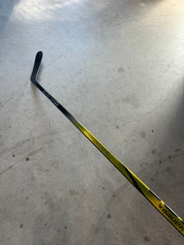 Used Senior Bauer Right Handed P92M Flex 87 Pro Stock Vapor Hyperlite 2 Hockey Stick