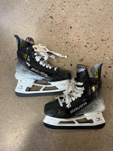 Used Intermediate Bauer Vapor Hyperlite 2 Hockey Skates Regular Width 5