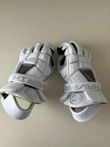 New Maverik M5 Gloves #22 without tags