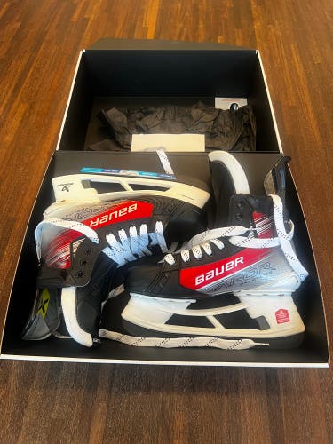 New Senior Bauer 8.5 Fit 1 Vapor Hyperlite 2 Hockey Skates