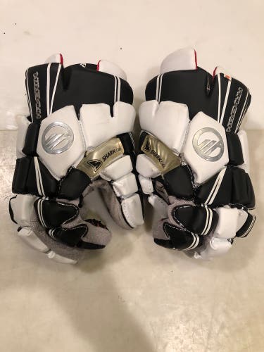 Maverik Maybach 12 in gloves