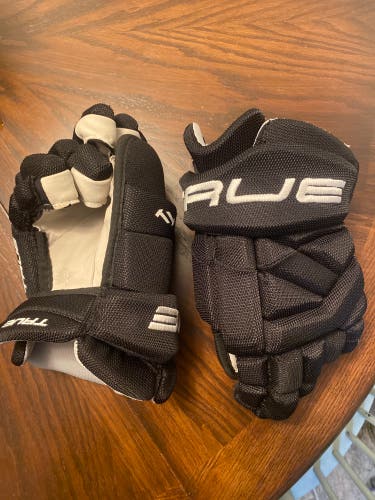 True catalyst XP3 hockey glovee