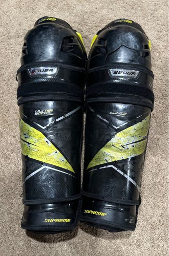 Used Senior Bauer 17" Supreme ultrasonic Shin Pads