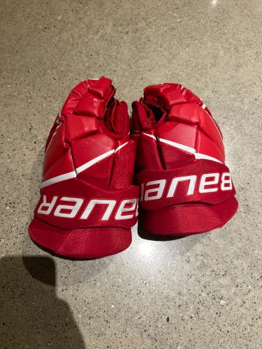 Bauer Vapor 3x Hockey gloves