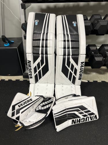 Vaughn VE8 Pro 36+2 pads and VE8 Pro Carbon Glove & Blocker