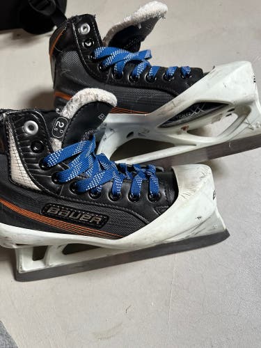 Used Junior Bauer Elite Hockey Goalie Skates  sz 2.5