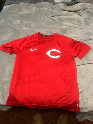 Cincinnati Reds dugout shirt