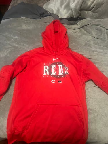 cincinnati reds sweatshirt