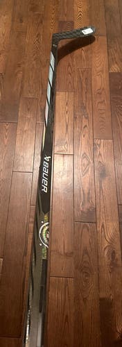 New 77 Flex Right Hand P28 Proto R Hockey Stick