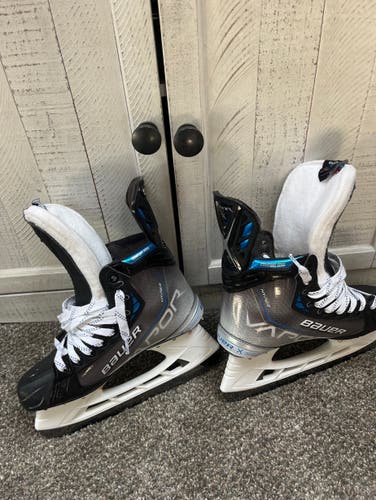 Bauer Size 6 Vapor Hyperlite Hockey Skates