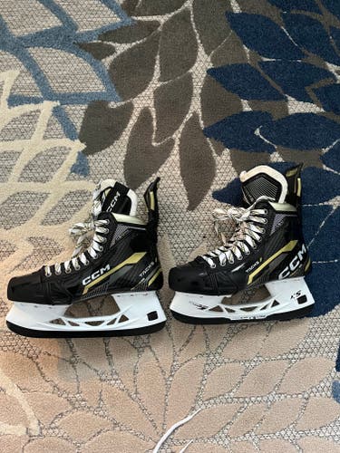 Like New CCM AS-V Pro Hockey Skates - 6.5 Regular