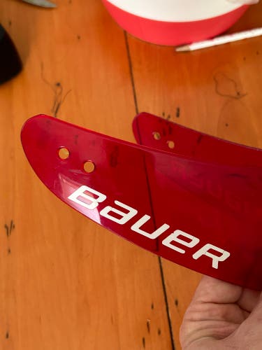 Bauer Red Neck Dangler