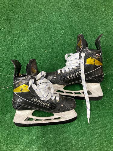 Used Senior Bauer Supreme UltraSonic Hockey Skates 8.5