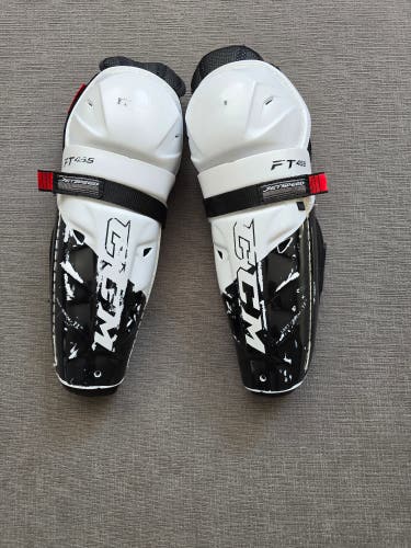 Used Junior CCM 11" Shin Pads