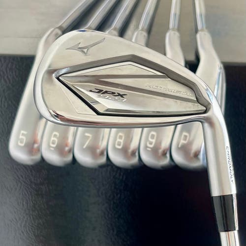 MIZUNO JPX 923 HOT METAL IRON SET