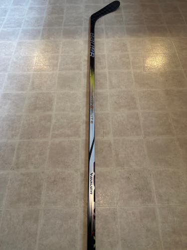 Used Senior Bauer Right Handed P28 Vapor Hyperlite 2 Hockey Stick