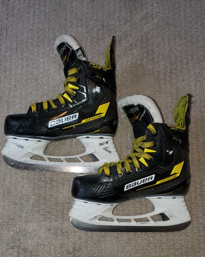 Used Junior Bauer Supreme M4 Hockey Skates Extra Wide Width Size 3