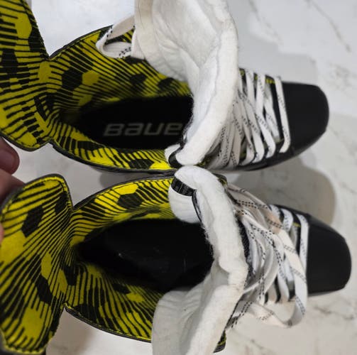 New Intermediate Bauer Supreme M3 Hockey Skates Regular Width 6.5