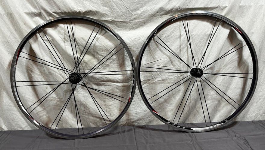 Bontrager Race 24/20-Bladed Spoke 622x14/700C Lightweight Aluminum Wheelset