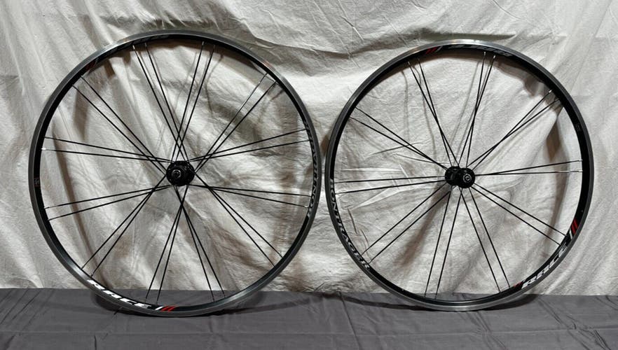 Bontrager Race 24/20-Bladed Spoke 622x14/700C Aluminum Lightweight Wheelset