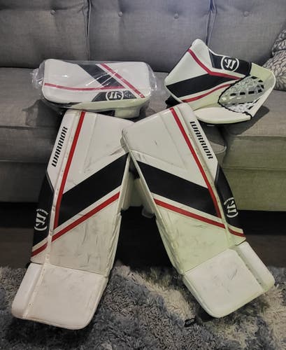 New 26" Warrior Ritual G6 E+ Junior Regular Goalie Full Set