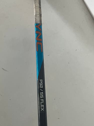 BAUER NEXUS SYNC GRIP COMPOSITE HOCKEY STICK - INTERMEDIATE