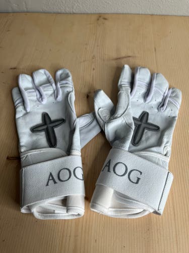 White Used Large Other Batting Gloves AOG