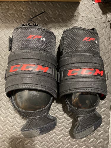 New CCM KP 1.9 Goalie knee Pads Intermediate