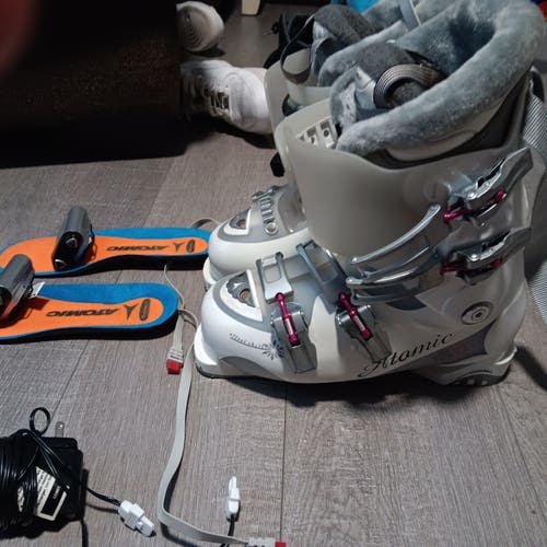 Used Women's Atomic Powder Ski Boots Medium Flex