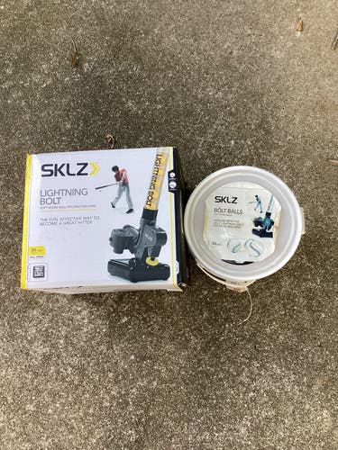 Used SKLZ LIGHTNING BOLT SOFT MICRO BALL PITCHING MACHINE W 50 BALLS