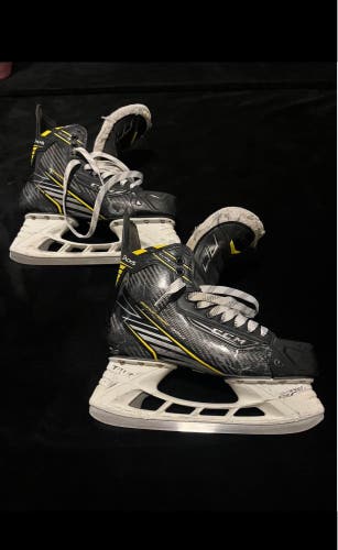 Used Senior CCM Regular Width 7.5 Super Tacks Hockey Skates