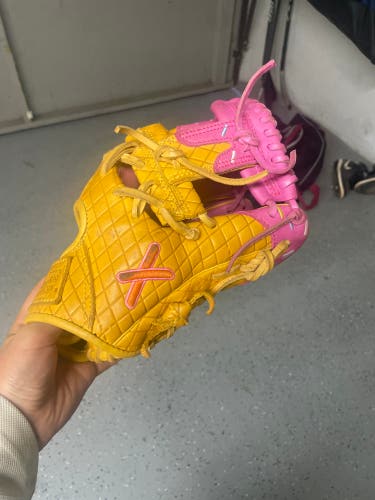 Absolutely Ridiculous Basbeall Ice Cream Glove 11.5