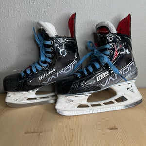 Used Intermediate Bauer Vapor X3.7 Hockey Skates Regular Width Size 4