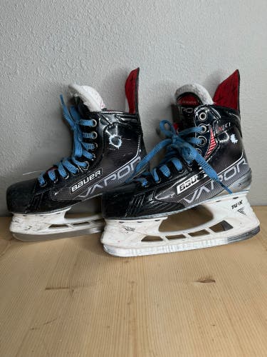 Used Intermediate Bauer Vapor X3.7 Hockey Skates Regular Width Size 4