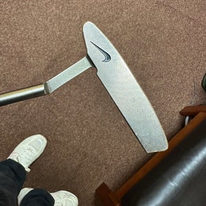 Nike Unitized Tiempo 35” putter