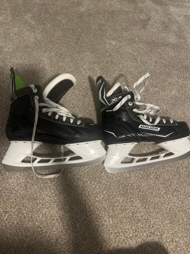 New Youth Bauer Regular Width   8 XLS Hockey Skates