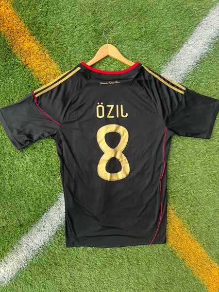 Germany 2010 Away - Özil - Retro Soccer Jersey
