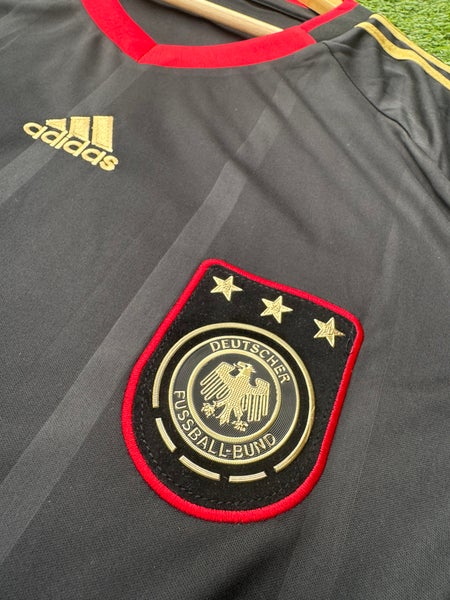 Germany 2010 Away - Özil - Retro Soccer Jersey