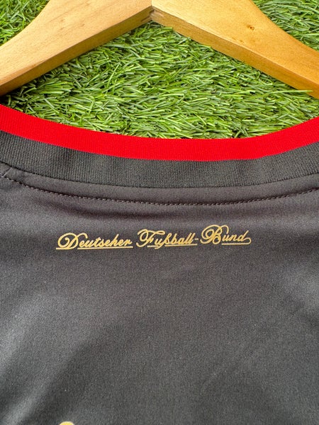 Germany 2010 Away - Özil - Retro Soccer Jersey