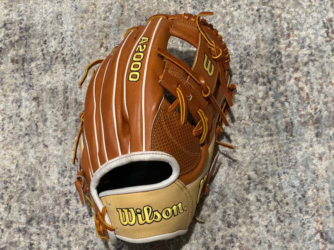 Wilson A2000 1787SC 11.75” Baseball Glove