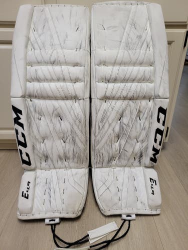 34" + 2" CCM  Extreme Flex E4.9 Goalie  Leg Pads