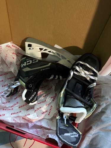 New Senior CCM Wide Width 7 AS-V Hockey Skates