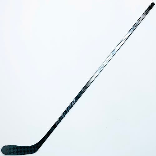 Custom Silver Bauer Vapor Hyperlite 2 Hockey Stick-RH-P28-77 Flex-Grip W/ Spiral Texture