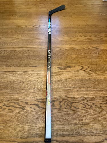 Used Junior Bauer Vapor Hyperlite Right Handed Hockey Stick P28