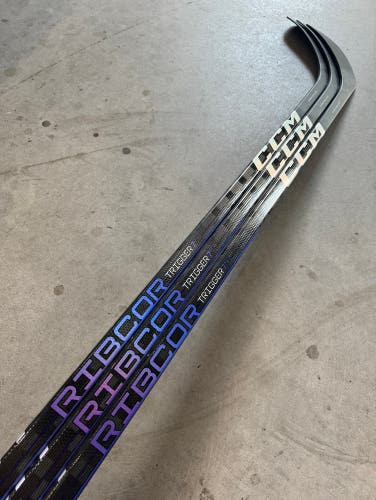 NHL Matthew Barzal 85 Flex New Senior CCM Right Handed P29 Pro Stock RibCor Trigger 7 Pro Stick