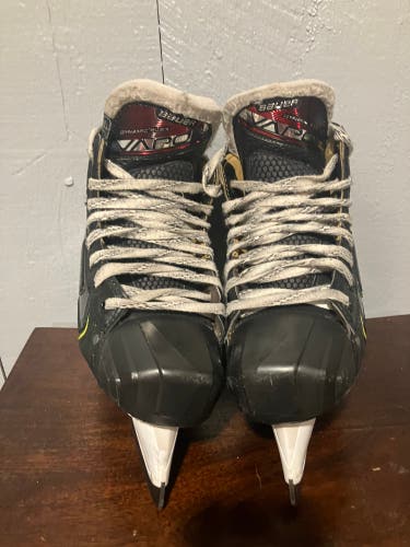 Hockey goalie skates