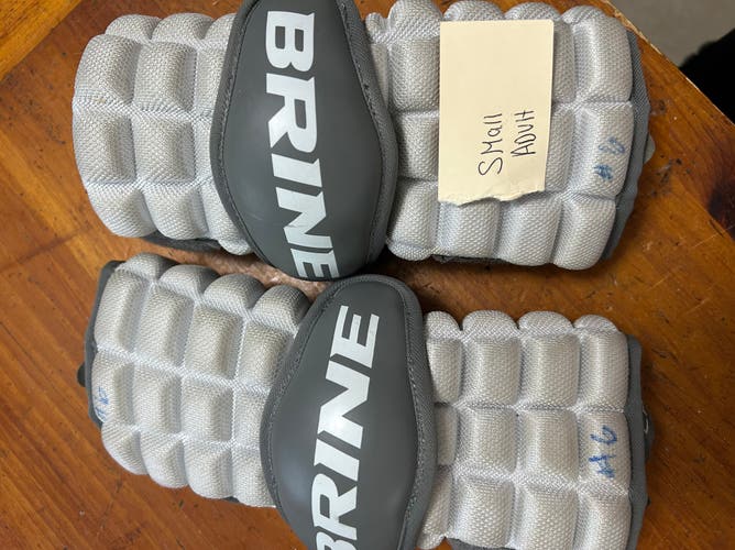 Brine lacrosse elbow pads . Adult small