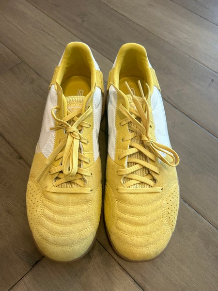Size 11.5 Men’s Nike Streetgato Indoor Soccer Shoes Yellow Gold