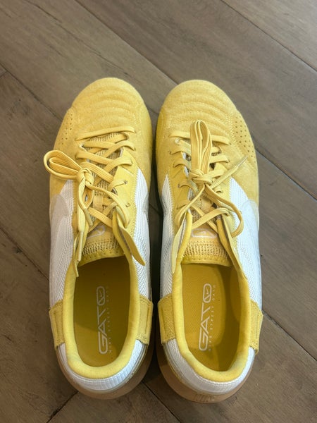 Size 11.5 Men’s Nike Streetgato Indoor Soccer Shoes Yellow Gold